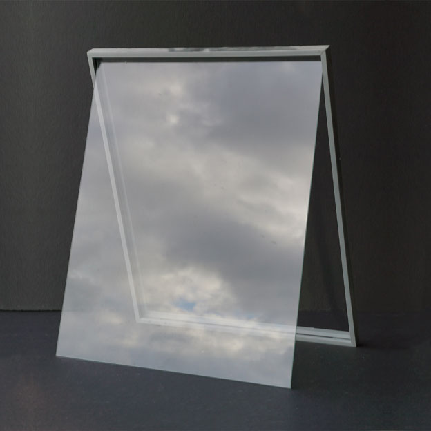 Lisa Weber, framing reflecting sunlight, installation with picture frames, glas and sunlight
